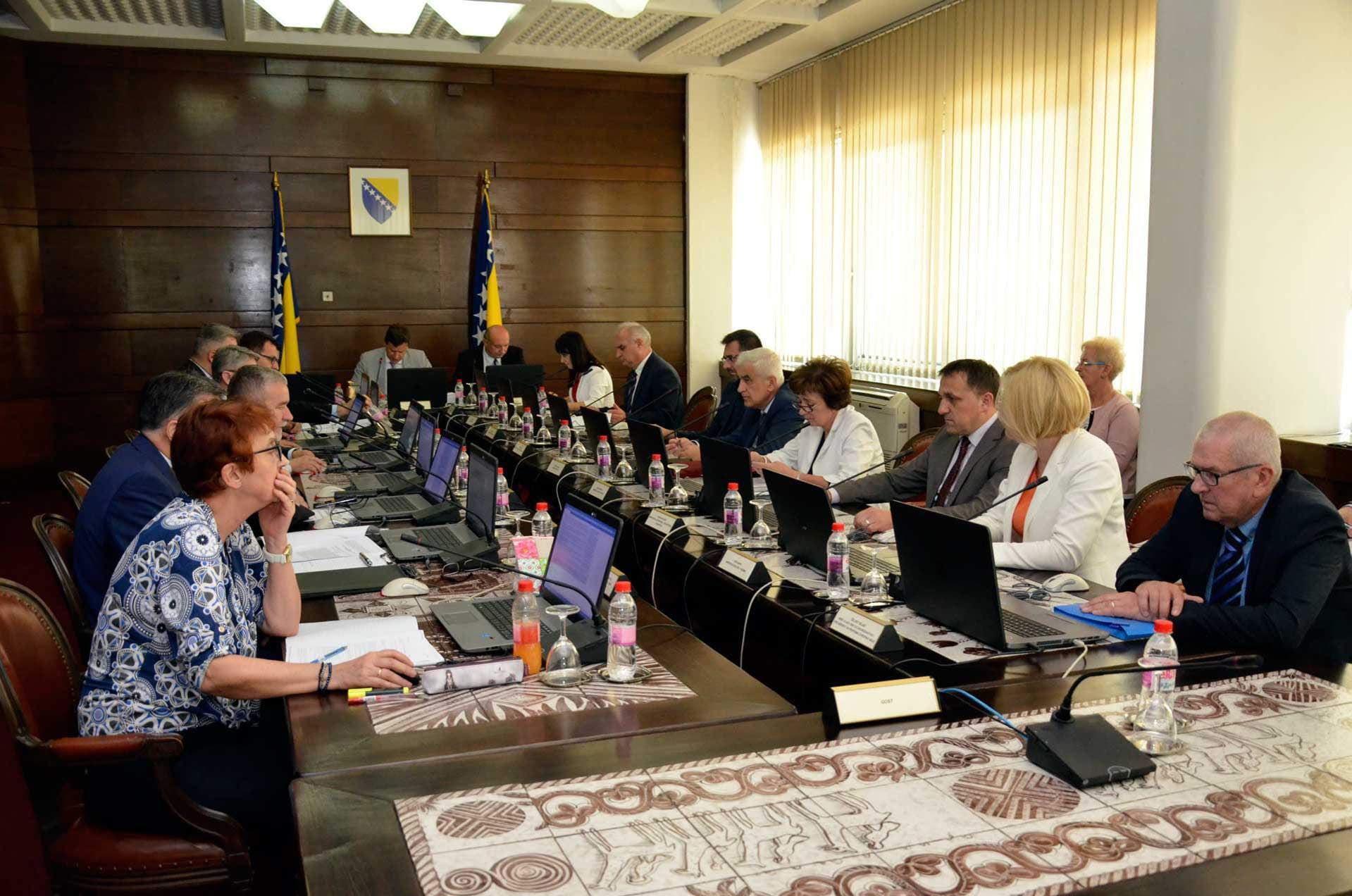 Federalna vlada zasjeda u ponedjeljak