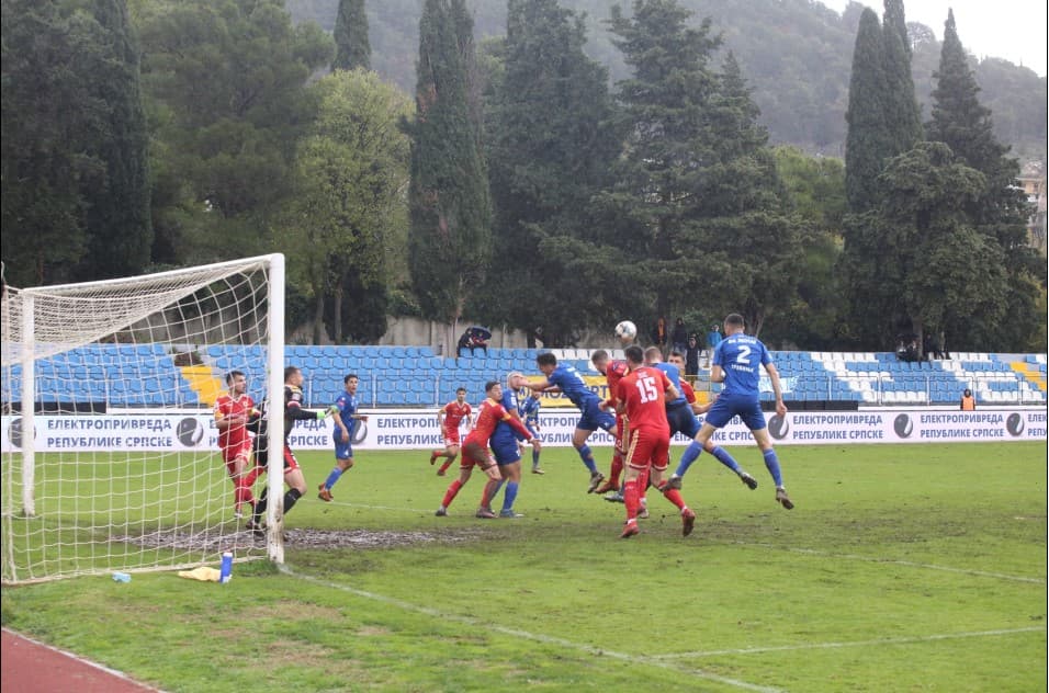 Leotar i Velež vode "rovovsku borbu": Teren stadiona Police u jako lošem stanju