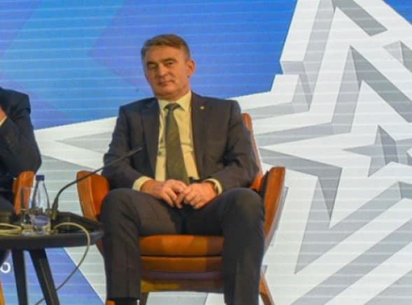 Komšić francuskim diplomatama: Zamolite ambasadore da ne govore kako su svi u BiH počinili genocid