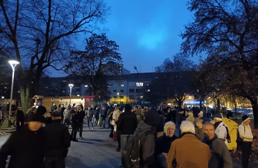 Protesti u Zagrebu potiv covid potvrda: U dijelu grada zaustavljen saobraćaj