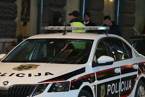 obojska policija oduzela je automobil "škoda" od lica iz federalne opštine Gračanica čiji su inicijali F.A, koje je odbilo da se podvrgne testiranju na drogu - Avaz