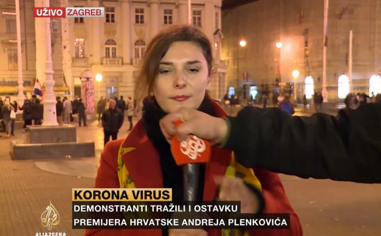 Uhapšen muškarac koji je tokom protesta u Zagrebu reporterki uzeo mikrofon