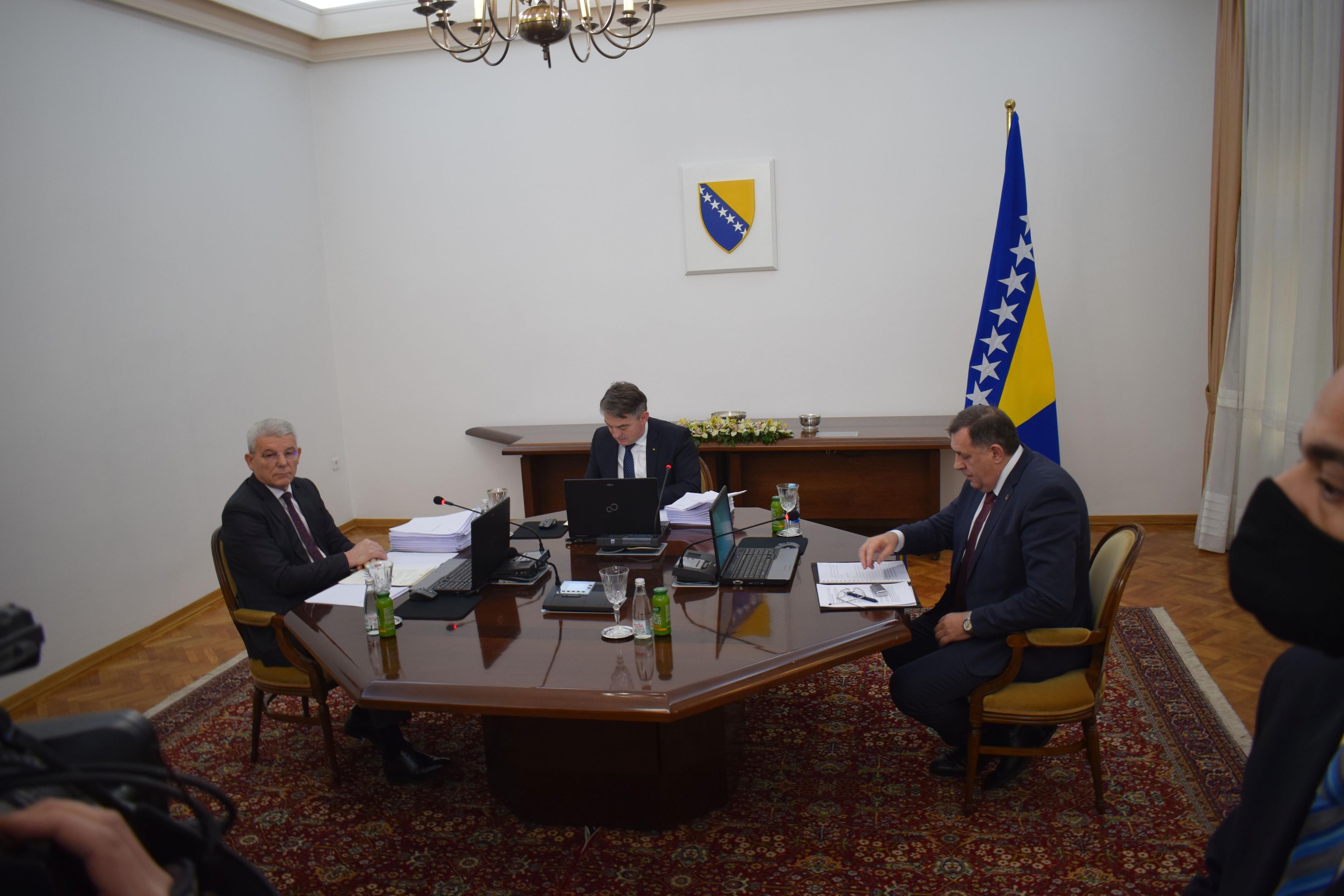 Završena sjednica Predsjedništva BiH, Dodik bio protiv svih tačaka