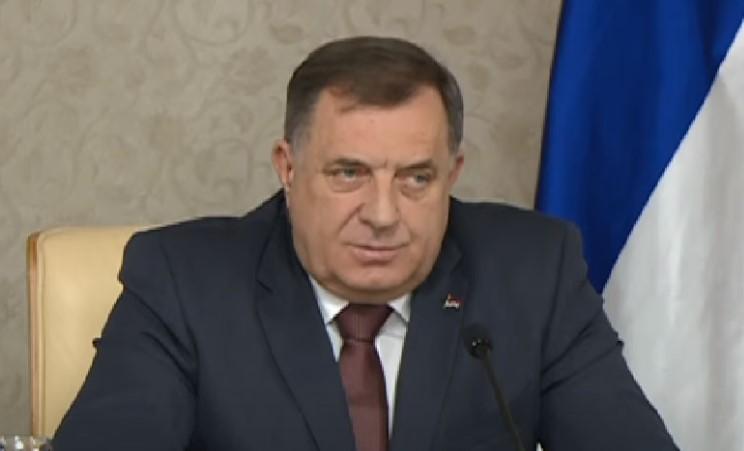 Dodik brani evropskog komesara Varheljija: Imao je pozitivnu ulogu i apsolutno nije fer da ga diskredituju