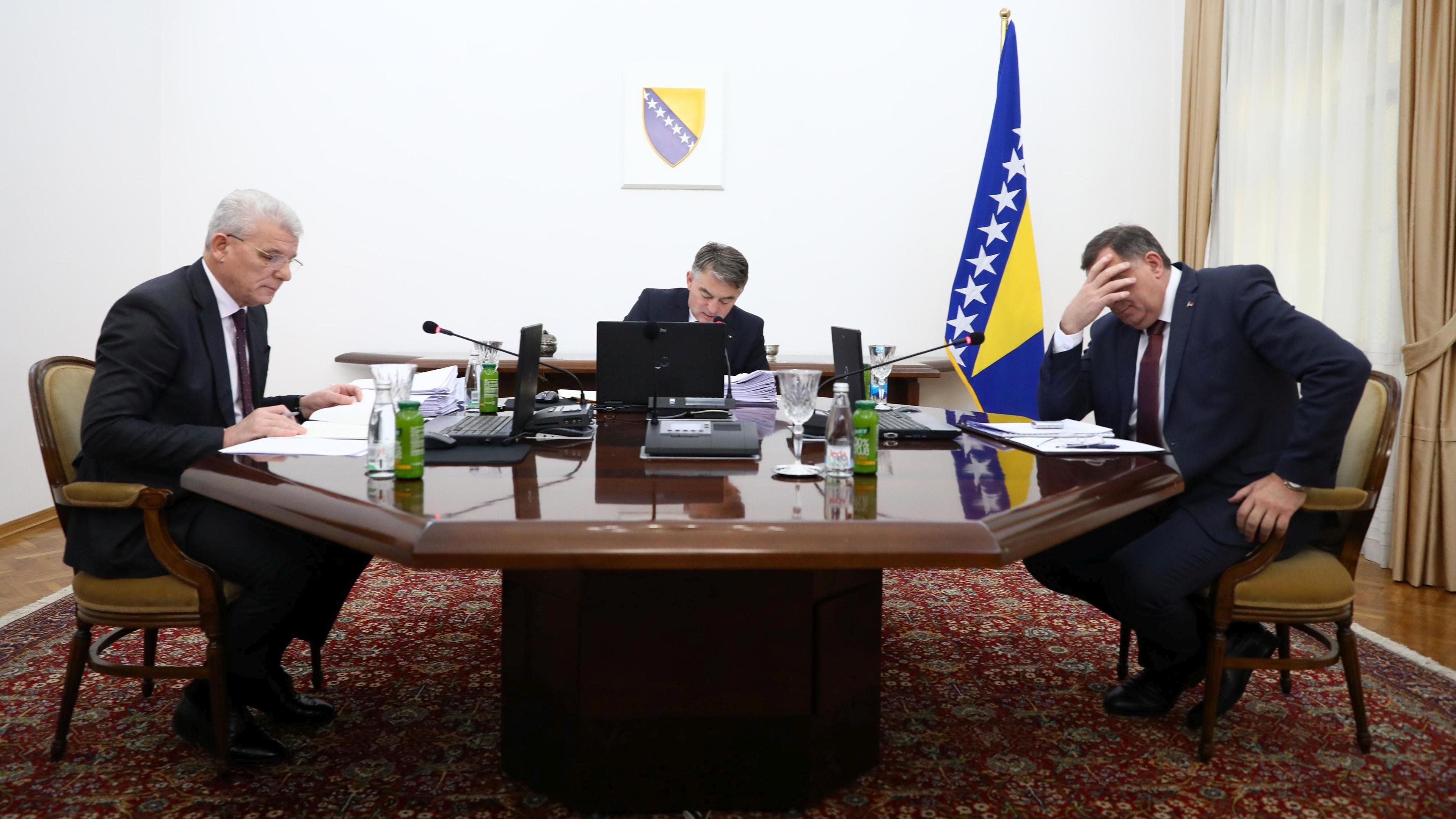 Pogledajte fotografije Milorada Dodika na današnjoj sjednici Predsjedništva BiH