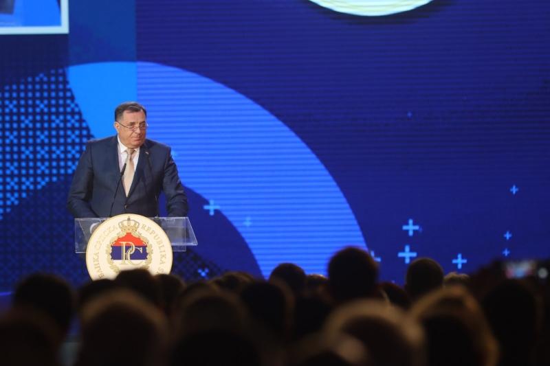 Čovjek s američke crne liste govorio na obilježavanju neustavnog dana manjeg entiteta: BiH je velika nevolja