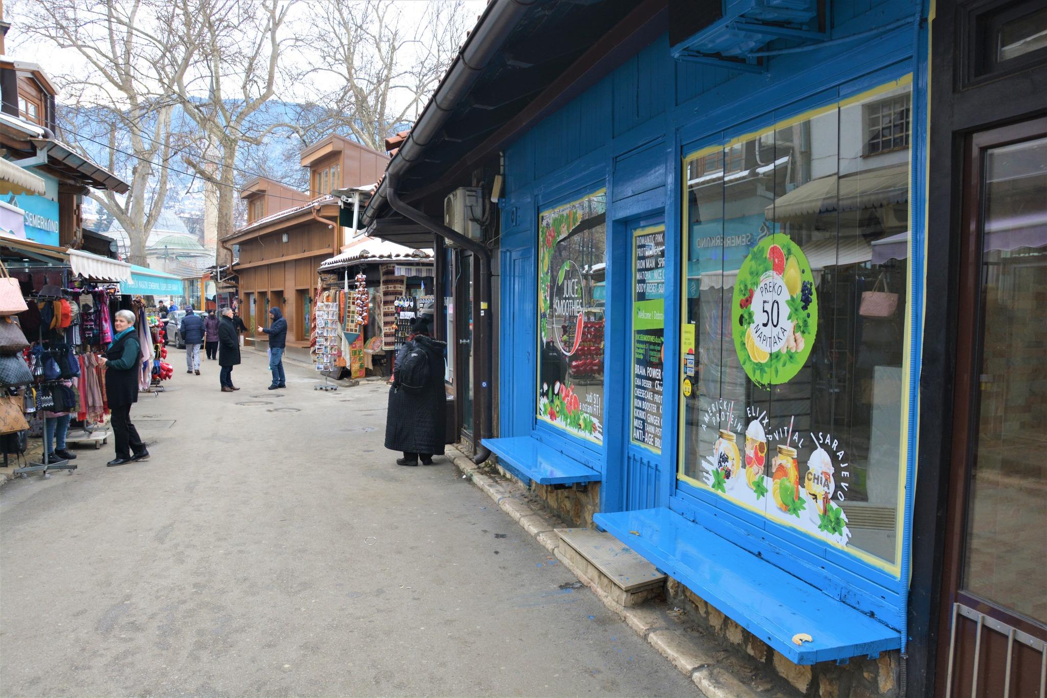 Ofarbao radnju u plavu boju usred Baščaršije