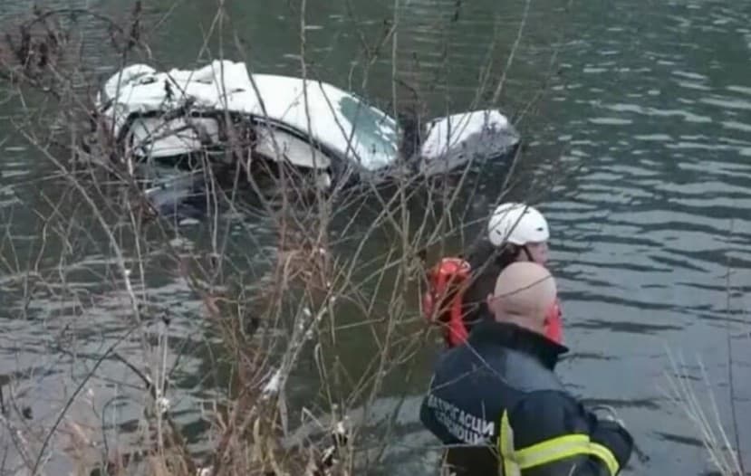 Četiri djevojke autom sletjele u rijeku Moravu, jedna poginula, za jednom se još traga