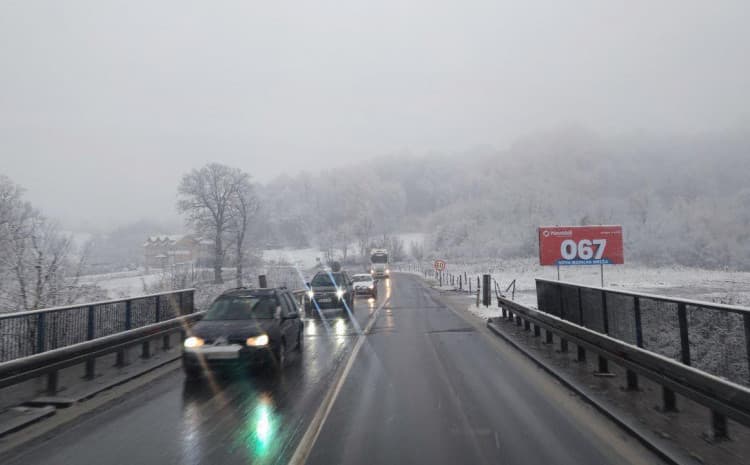 Stanje na cestama: Poledica i učestali odroni prave problem vozačima