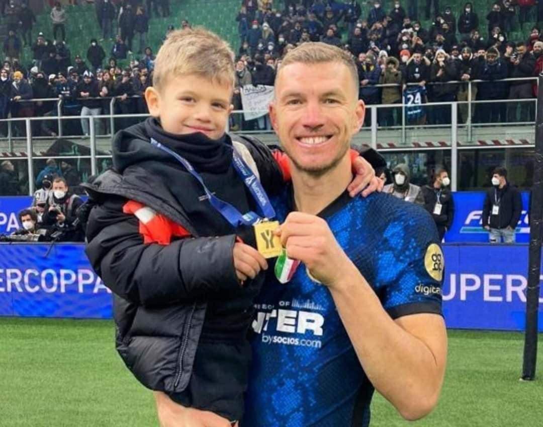 Dani Džeko je tatina kopija: Pogledajte Edinovu fotografiju iz djetinjstva