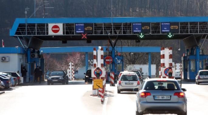 Apsurdno: Hrvatski carinici ih vratili u BiH zbog 4 banane, 4 jabuke i pola sirnog namaza