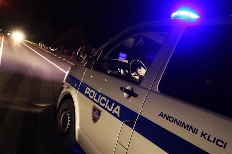 Slovenija: Turski državljanin vozio prebrzo, pa udario tri policajca koja su mu signalizirala da stane