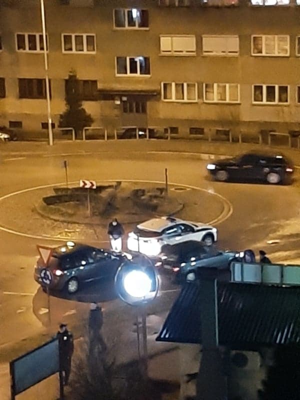 Još jedna nesreća u Zenici: Taksista udario u policijski automobil