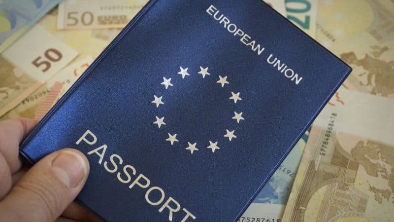 EU saveznici ograničit će zlatne pasoše za Ruse