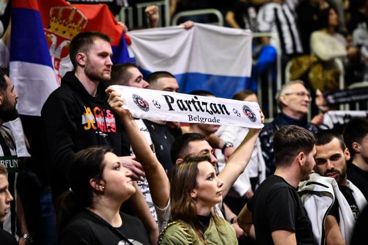 Partizan i Crvena zvezda odigrali još jedan derbi, dvoranom odjekivalo "Srbija, Rusija..."