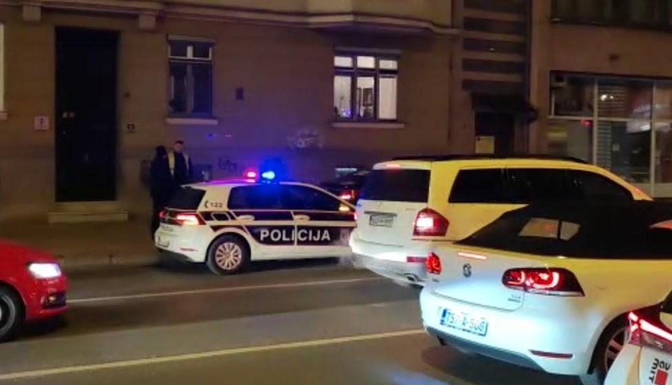 Policija na terenu: Migrant provalio u automobil na Marindvoru, vlasnik ga uhvatio i pretukao