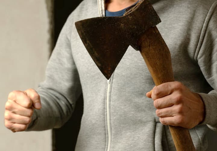 Incident u Brezi: Došao mu u dvorište kuće i prijetio sjekirom
