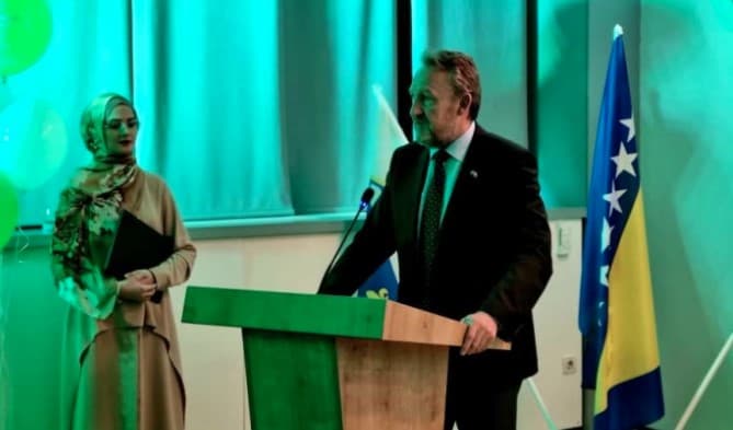 Izetbegović poručio mladim članovima SDA: Bez vas i ovo što slijedi se neće moći odbraniti