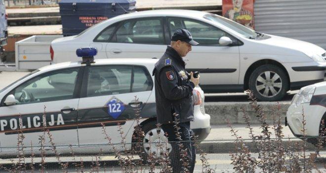 Građani savladali razbojnika koji je prijetio nožem u trgovini na Skenderiji