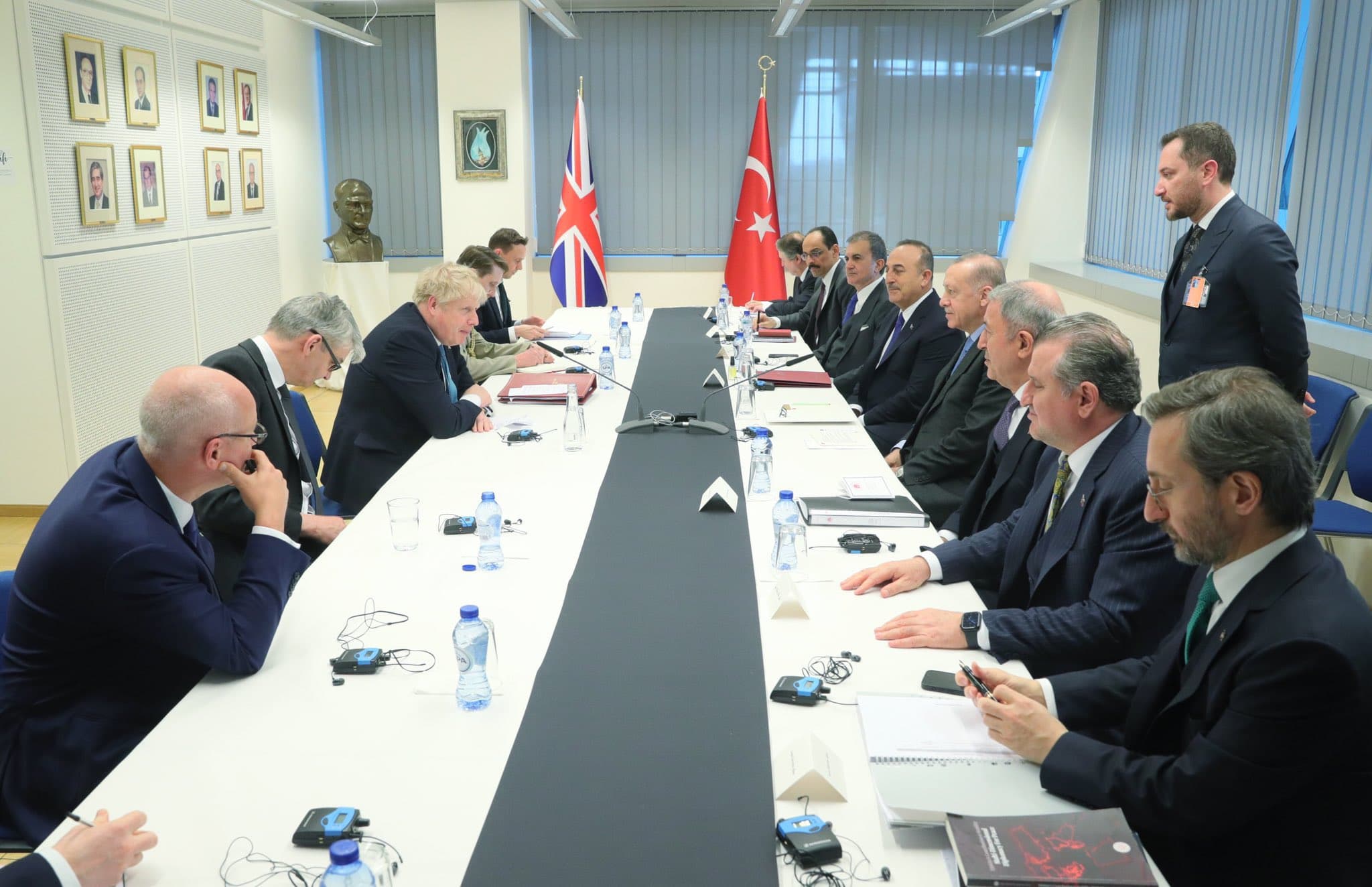 Nastavio sa bilateralnim susretima: Erdoan se sastao sa Džonsonom