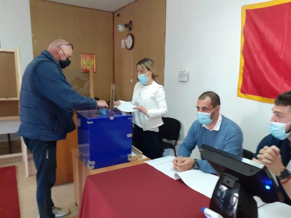 Crna Gora: Na izborima u Beranama izlaznost do 18 sati 53 odsto, u Ulcinju 46 odsto