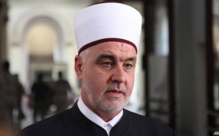 Bajram-namaz klanjan u Gazi Husrev-begovoj džamiji u Sarajevu