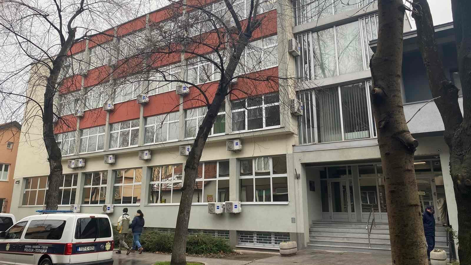 Lažno prijavio da mu je ukraden pištolj na bazenu: Zeničanin zaradio optužnicu i 500 KM kazne