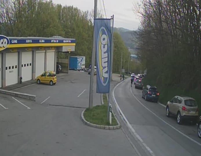 Stanje na cestama u BiH: Duge kolone i pojačan promet vozila na graničnim prijelazima
