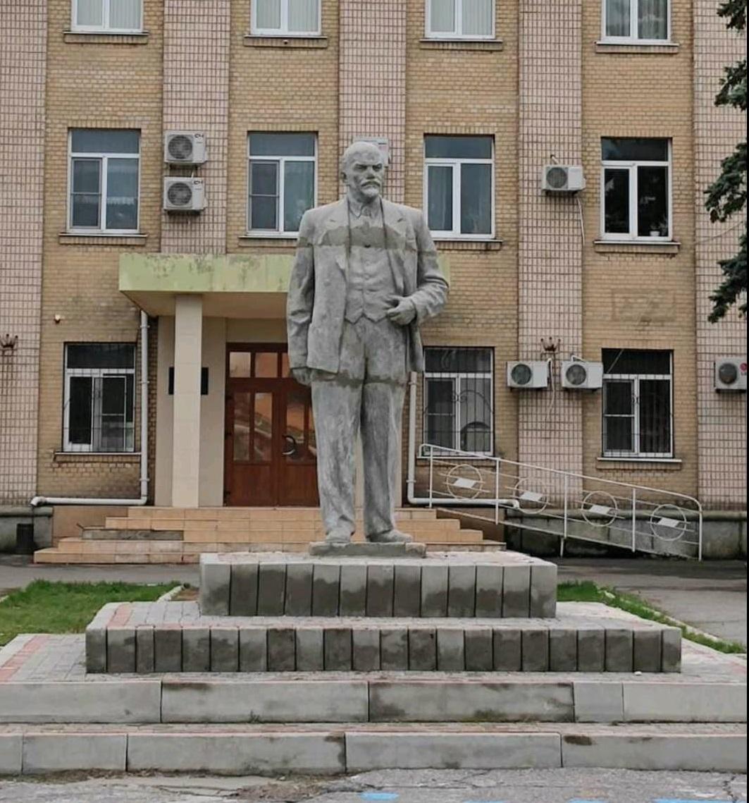 Ruski vojnici postavili Lenjinov kip u okupiranom Heničesku