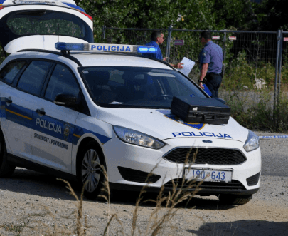 Dvojica maloljetnika pala sa sedam metara visine na betonsku podlogu