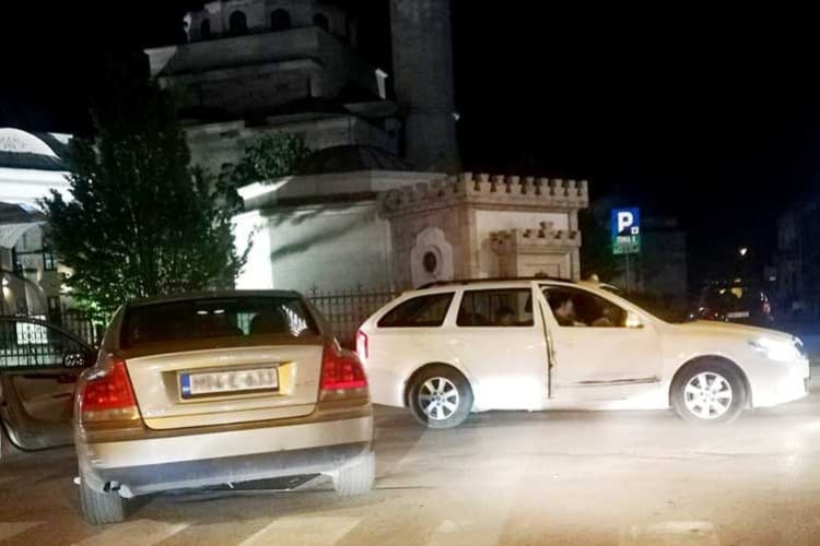 Nesreća u Banjoj Luci: Vozila nakon sudara završila na ogradi džamije Ferhadija