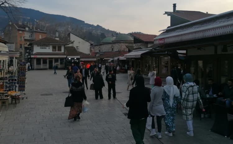 Vrijeme u BiH: Pretežno oblačno, očekuju se pljuskovi
