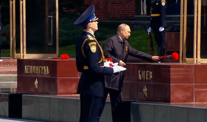 Dok je Putin polagao cvijeće na spomenik Kijevu, u glavnom gradu Ukrajine odjekivale sirene