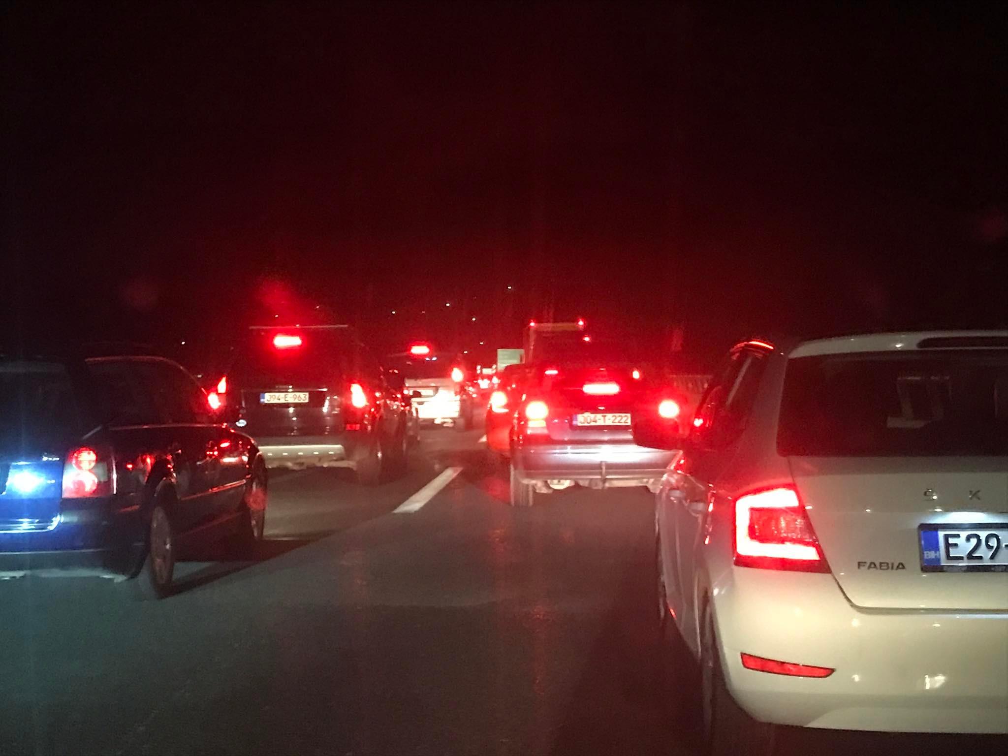 Velike gužve na povratku iz Zenice, kolone vozila veće od tri kilometra