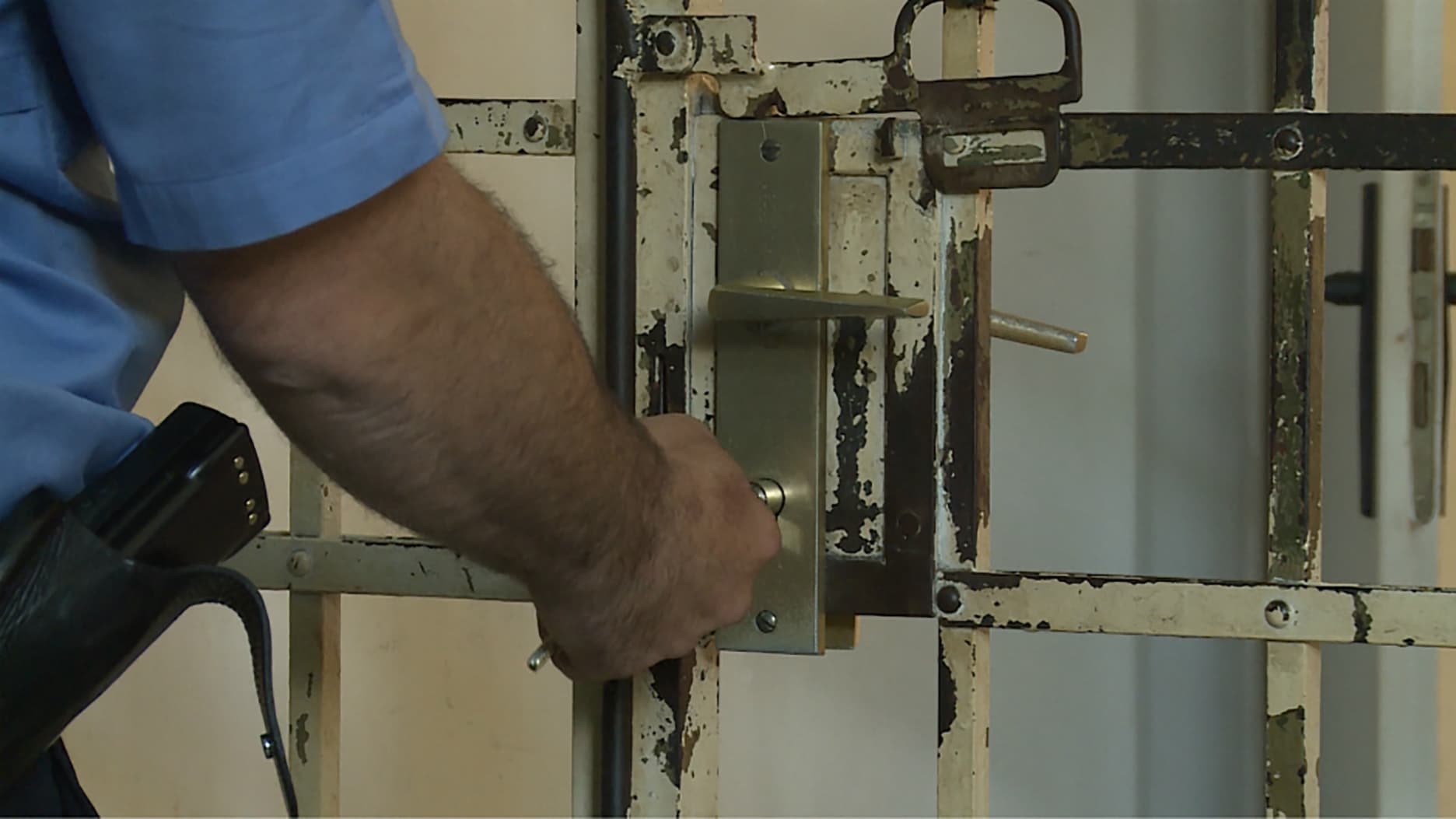 Izbo komšije, isjekao suprugu, pa šutio kod tužioca: Povrijeđeni zbrinuti u bolnici