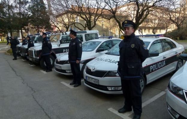 Policija Zeničko-dobojskog kantona preventivno obilazi objekte zbog dojava o bombama