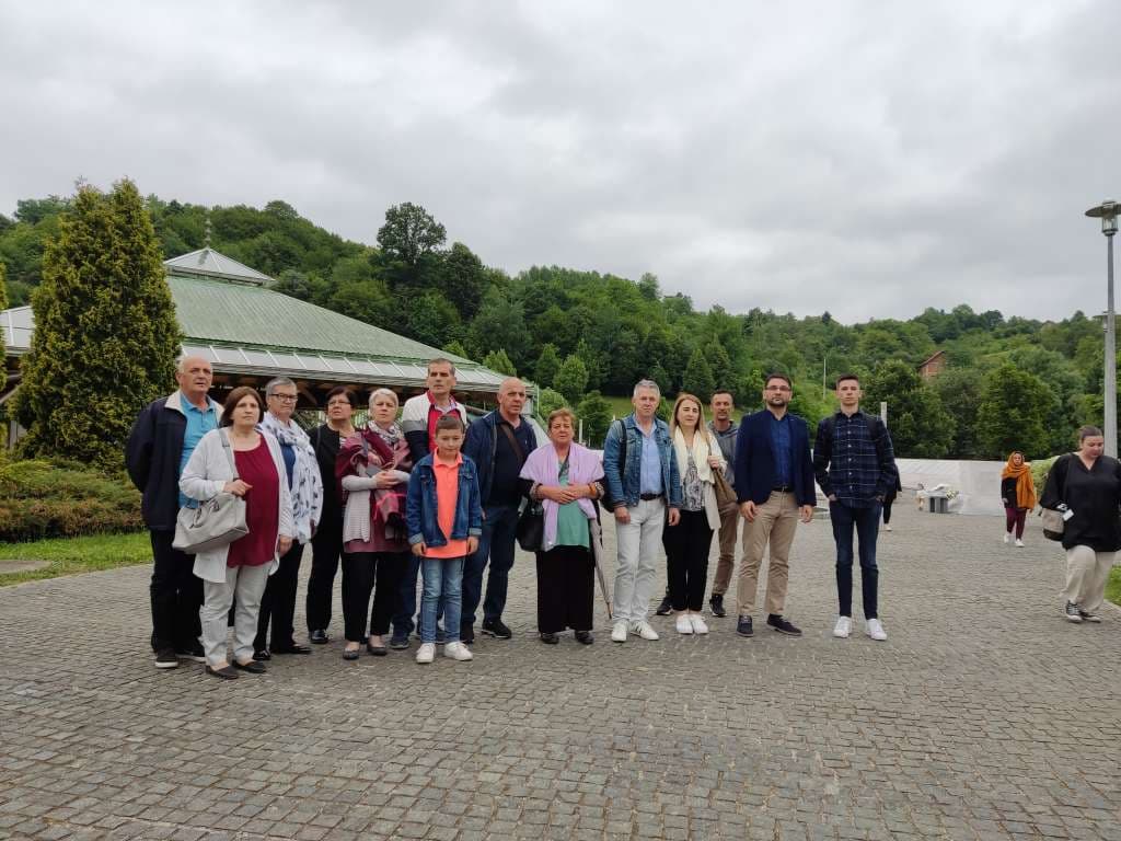 Članovi dva mostarska udruženja posjetili Memorijalni centar Srebrenica Potočari