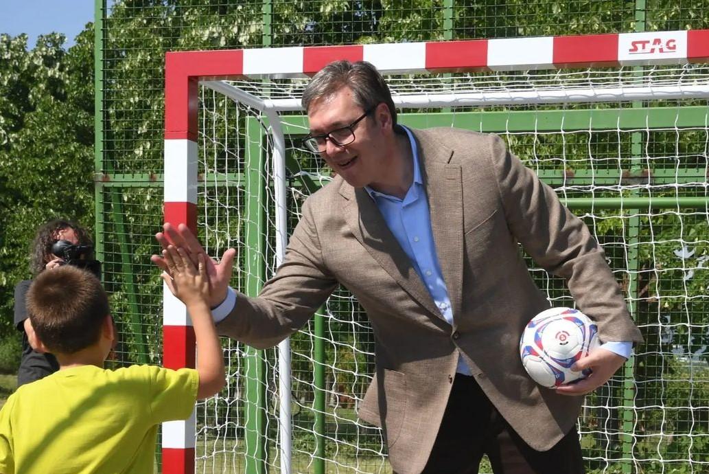 Vučić obišao ukrajinske izbjeglice: Srbija će biti njihova kuća