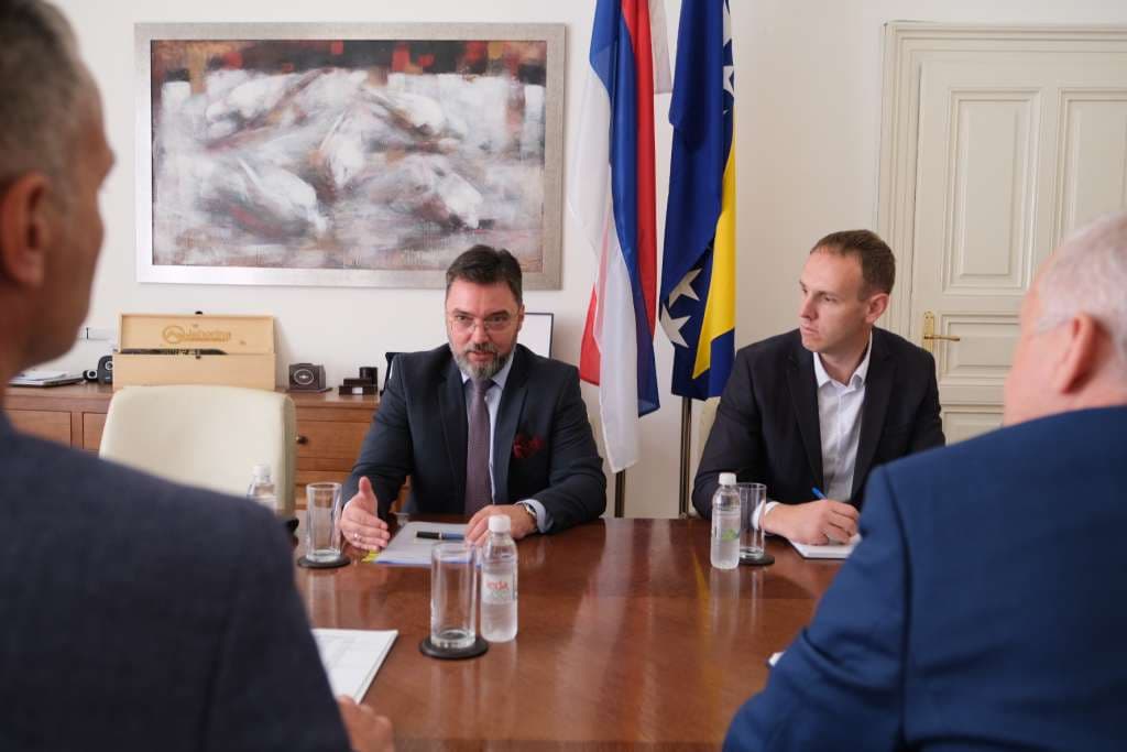 Donesena odluka: Privremeno zabraniti izvoz, oblevine, ogrjevnog drveta i peleta