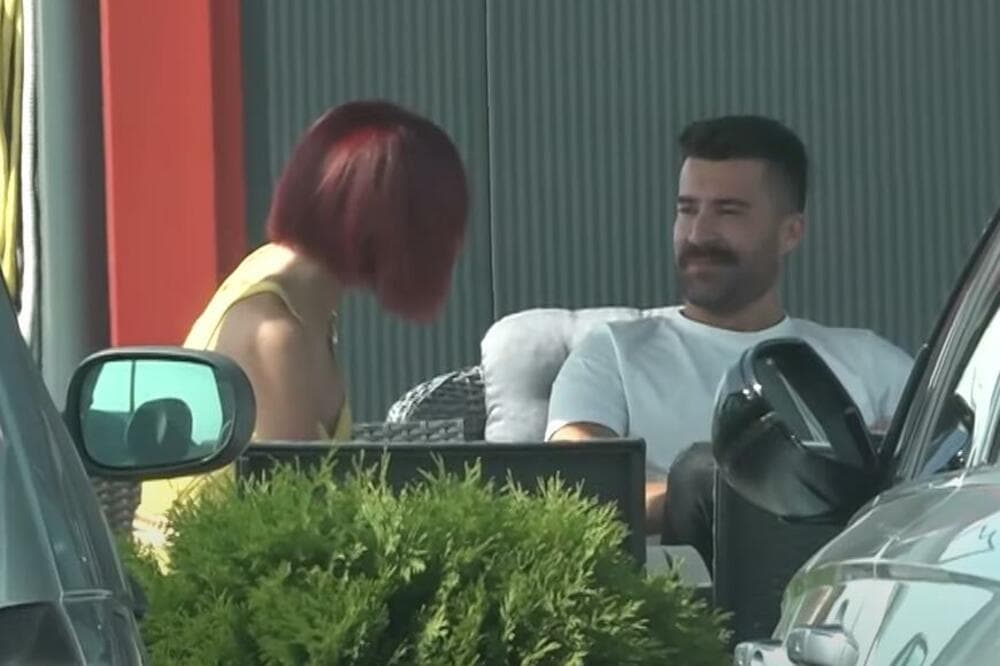 Kenan Tahirović razmjenjivao nježnosti s pjevačicom na parkingu