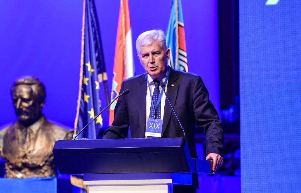 Dragan Čović saboru HDZ-a u Zagrebu: Pomozite nam da budemo svoj na svome