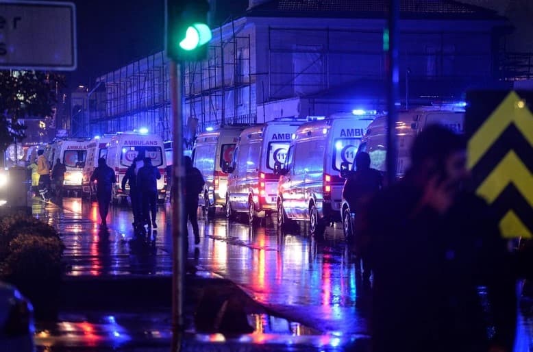 Teška saobraćajna nesreća u Turskoj: Sudarili se minibus i cisterna, najmanje osam ljudi poginulo