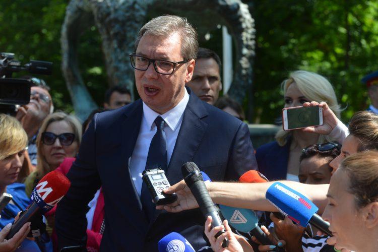 Vučić: Brinem se, struje nigdje neće biti, a gasa, to je pitanje