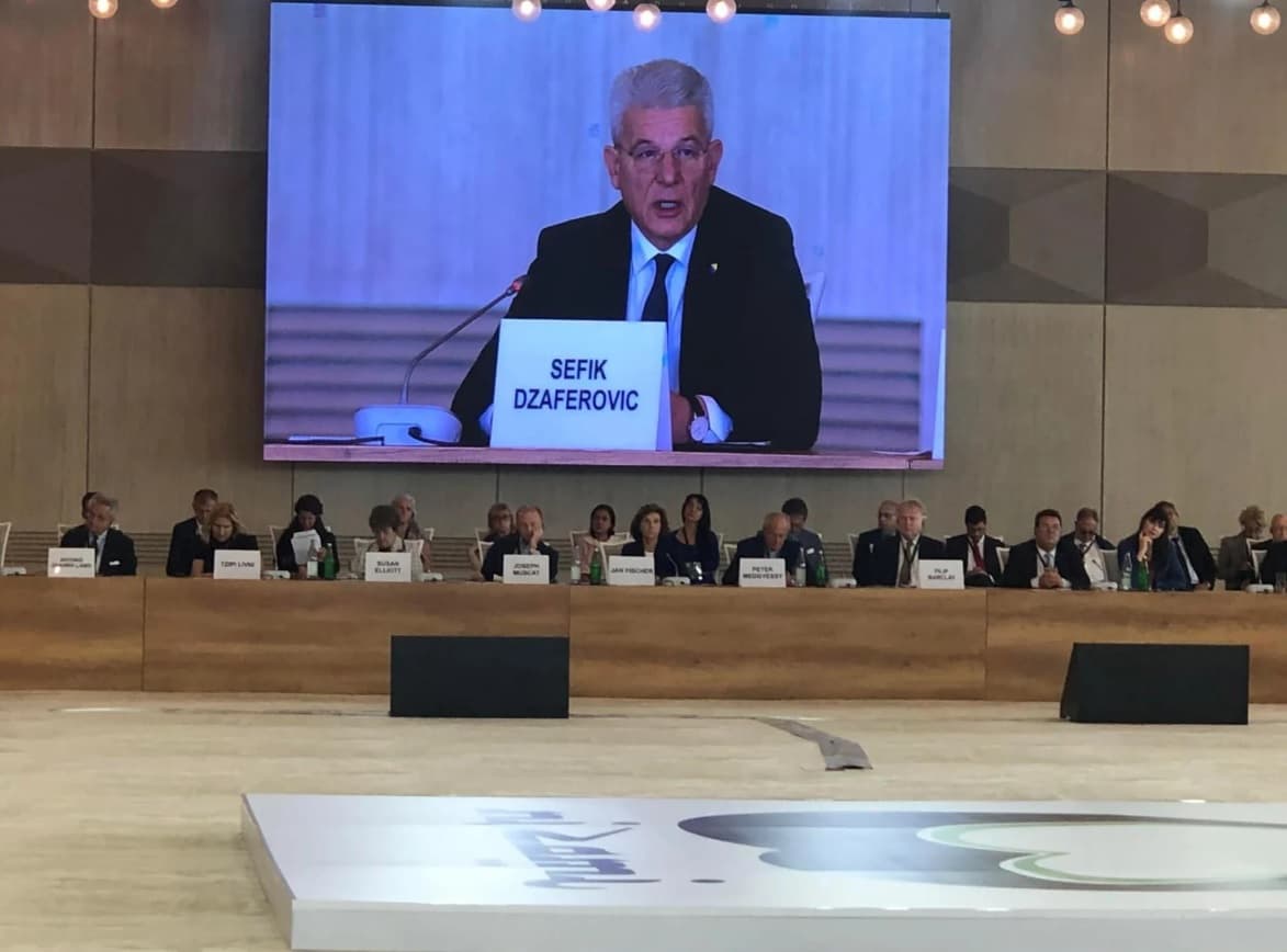 Džaferović u Bakuu: Spriječen je najgori scenarij – prelijevanje rata iz Ukrajine na područje Bosne i Hercegovine