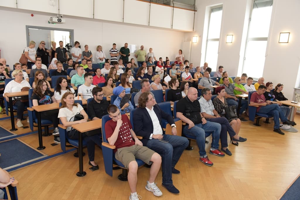 Općina u 2022. godini stipendira 833 učenika i studenta - Avaz