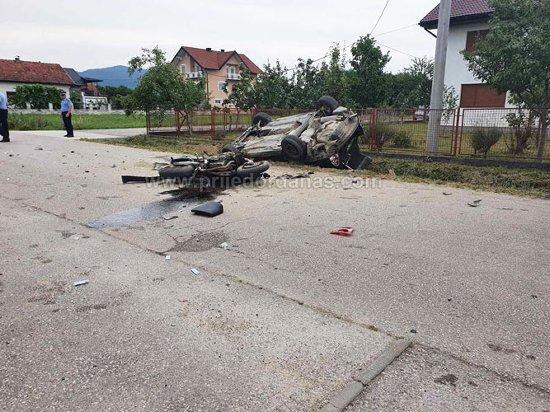 Užasne fotografije s mjesta nesreće: Passat nakon teškog sudara s motociklom završio na krovu u kanalu