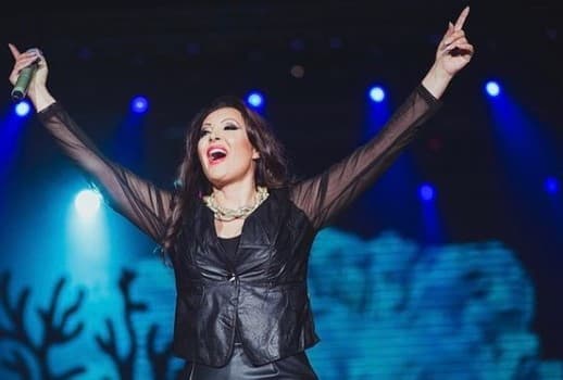 Dragana Mirković mokra do kože pjevala na koncertu