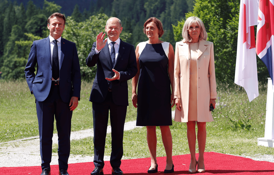 Emanuel Makron, predsjednik Francuske sa suprugom i kancelarom Njemačke te njegovom suprugom - Avaz