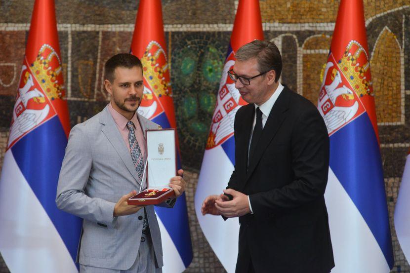 Vučić odlikovao Mariza, Bočelija, Bikovića, Fajnsa, Egona Savina, Ljubišu Ristića...