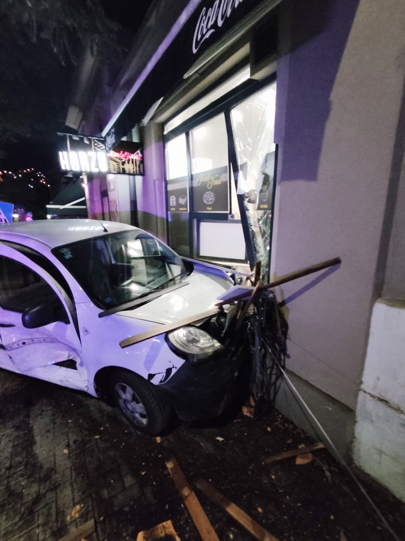 U Mostaru nakon sudara vozilo završilo u ćevabdžinici